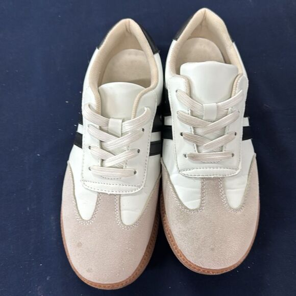 White and Black casual Sneakers- size 8- practically new! Worn once! - Picture 6 of 6